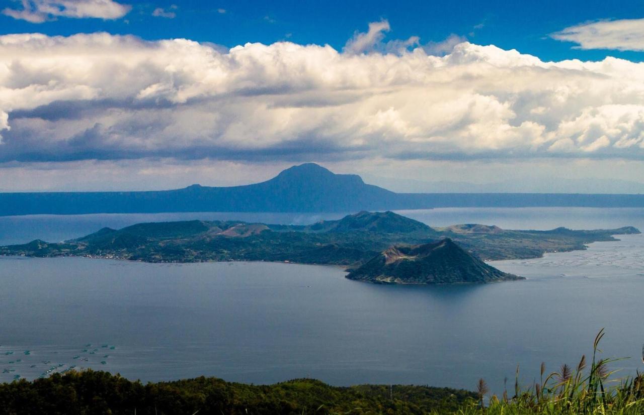Cityland Tagaytay Taal Lake View City View Free Pool Parking Studios With Balcony Are City View Tagaytay City ภายนอก รูปภาพ