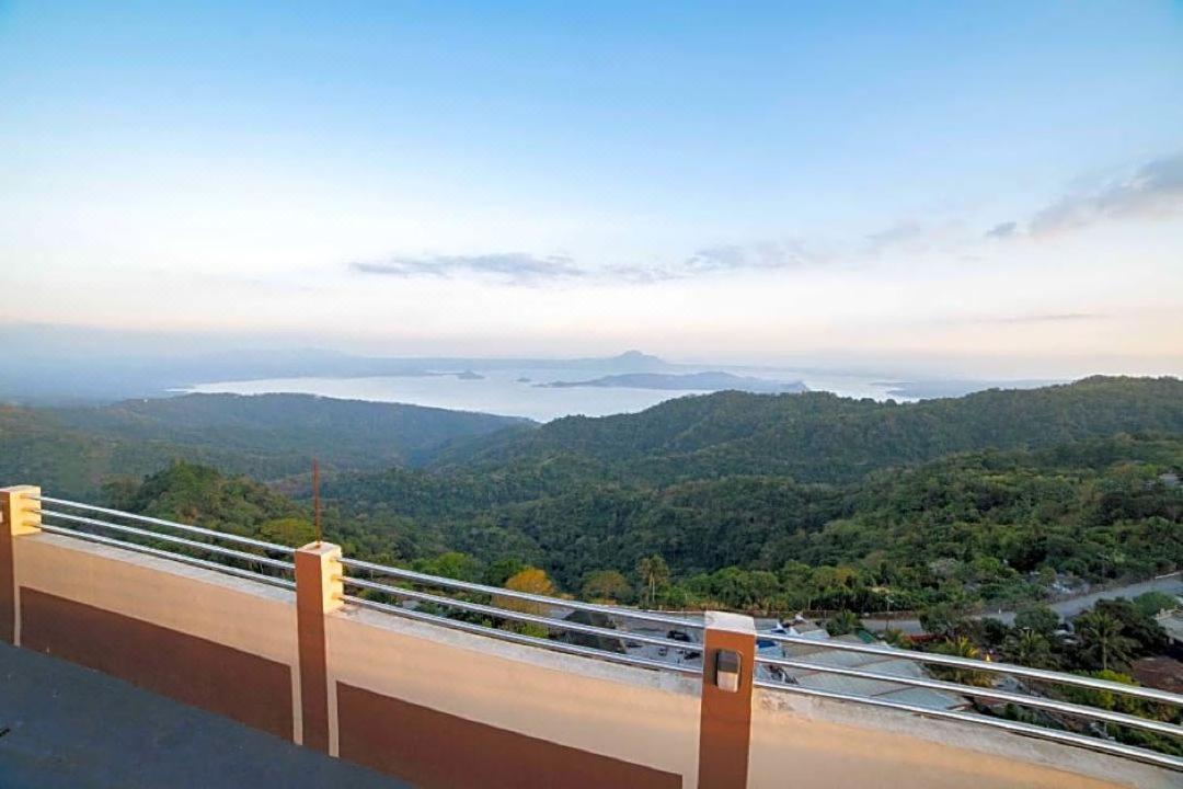 Cityland Tagaytay Taal Lake View City View Free Pool Parking Studios With Balcony Are City View Tagaytay City ภายนอก รูปภาพ