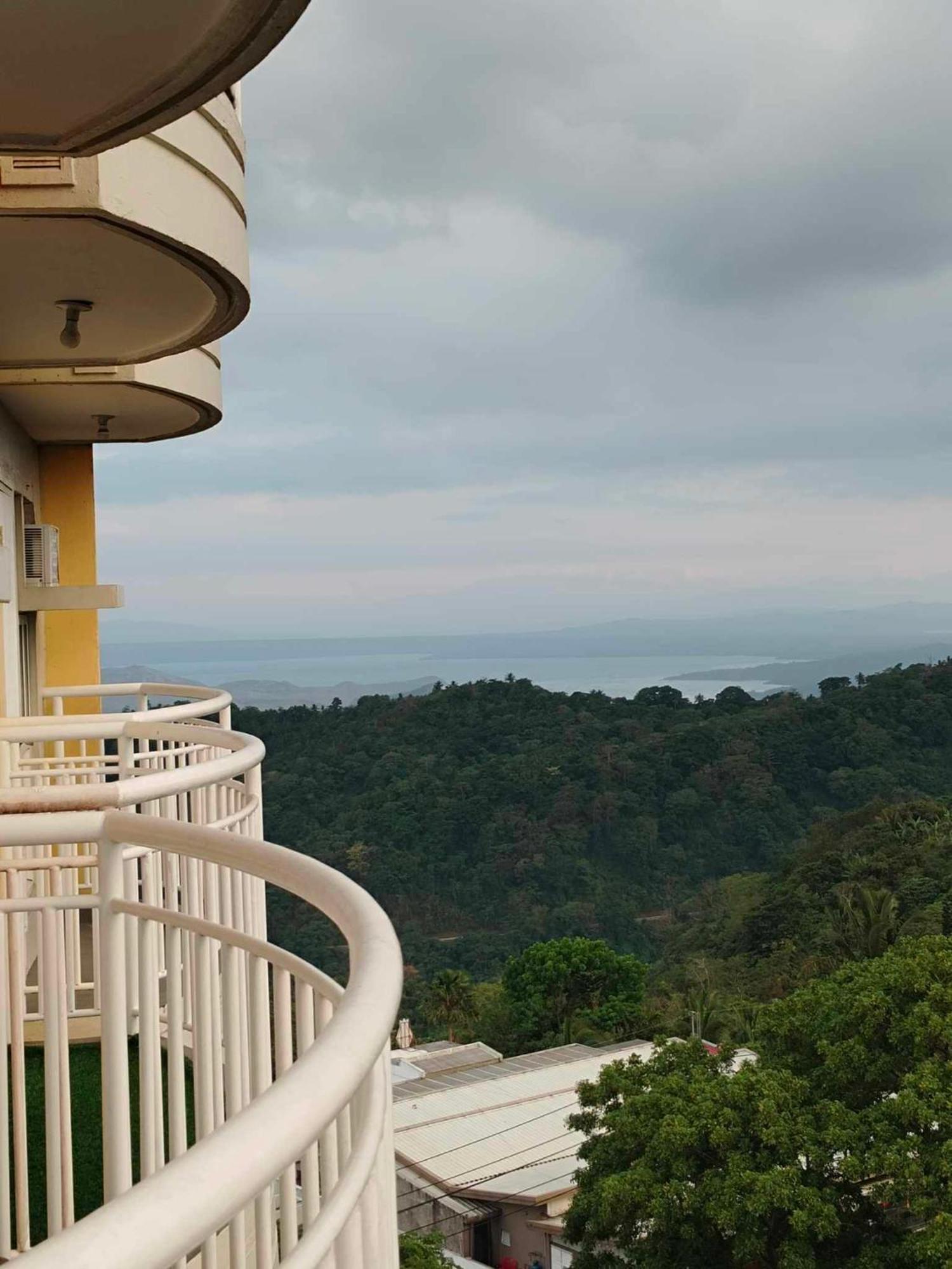 Cityland Tagaytay Taal Lake View City View Free Pool Parking Studios With Balcony Are City View Tagaytay City ภายนอก รูปภาพ