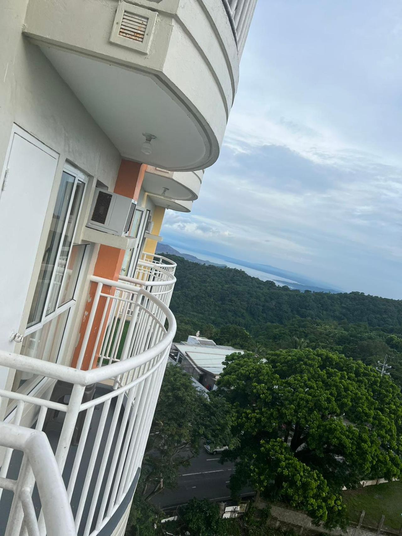 Cityland Tagaytay Taal Lake View City View Free Pool Parking Studios With Balcony Are City View Tagaytay City ภายนอก รูปภาพ