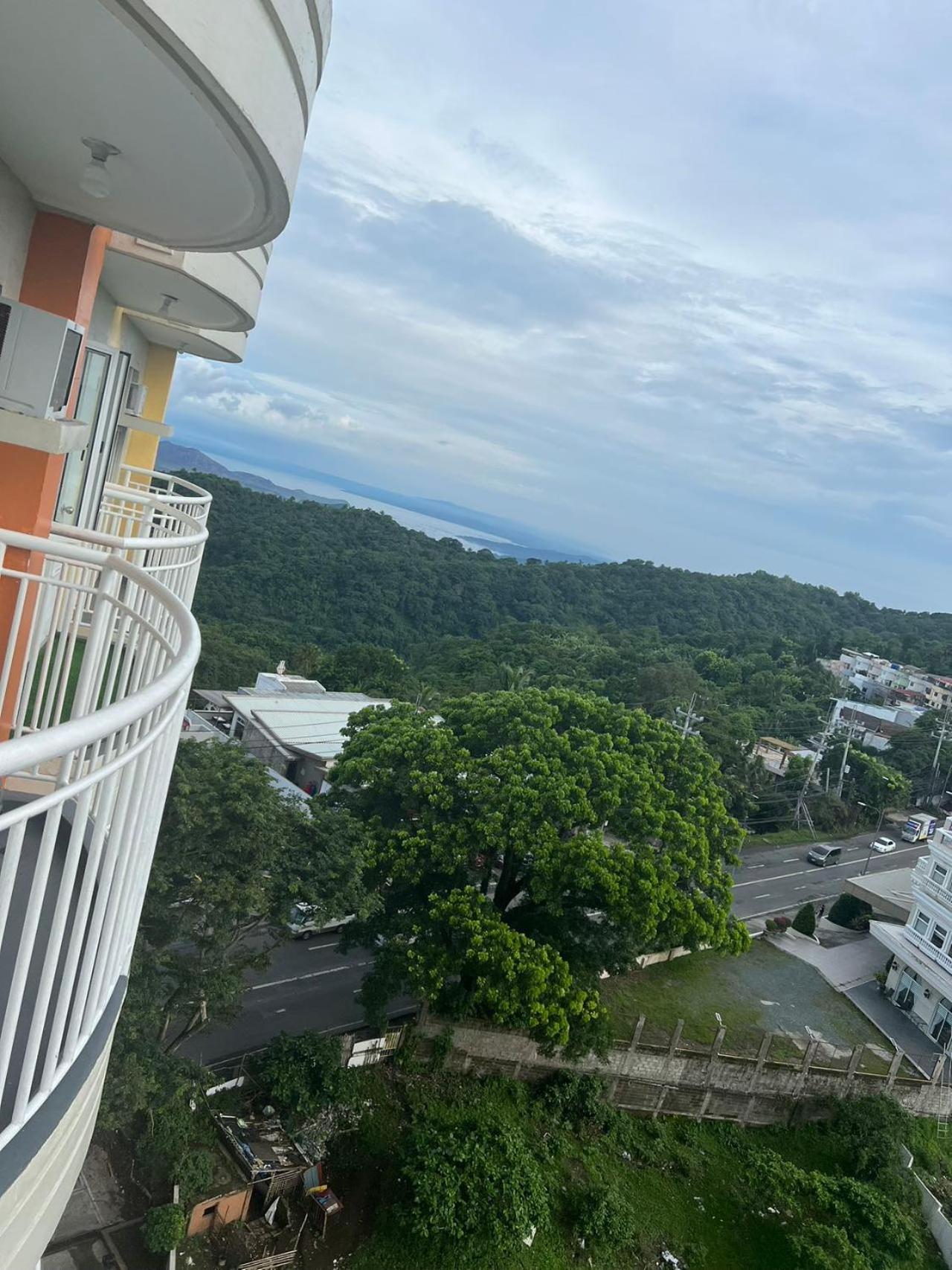 Cityland Tagaytay Taal Lake View City View Free Pool Parking Studios With Balcony Are City View Tagaytay City ภายนอก รูปภาพ